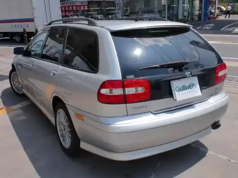 カタログ画像：Ｖ４０ （V40） クラシック 2003年4月 GH-4B4204W 2000cc ピュアシルバーメタリック 燃費9.0km / l バック