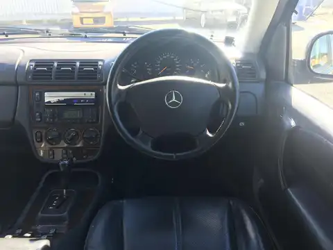 カタログ画像：Ｍクラス （M-CLASS） ＭＬ２７０ＣＤＩ 2000年5月 KH-163113 2700cc アマゾナイトグリーン 燃費9.5km / l 内装