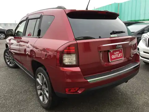 カタログ画像：ジープ・コンパス （JEEP COMPASS） リミテッド 2015年3月 ABA-MK4924 2400cc ディープチェリーレッドクリスタルパールコート 燃費10.7km / l バック