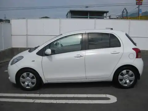 カタログ画像：ヴィッツ （VITZ） Ｘ 2005年12月 DBA-NCP91 1500cc ホワイト 燃費18.6km / l 外装