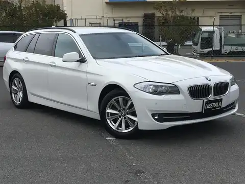 カタログ画像：５シリーズ （5 SERIES） ５２３ｉツーリング ハイラインパッケージ 2010年9月 DBA-MT25 2500cc 燃費10.2km / l メイン（その他）