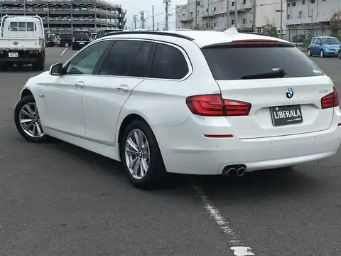 カタログ画像：５シリーズ （5 SERIES） ５２３ｉツーリング ハイラインパッケージ 2010年9月 DBA-MT25 2500cc 燃費10.2km / l バック