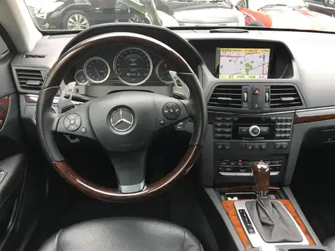 カタログ画像：Ｅクラス （E-CLASS） Ｅ３５０ クーペ 2009年7月 DBA-207356 3500cc スタンナイトグレー（Ｍ）orテノライトグレー（Ｍ） 燃費9.1km / l 内装