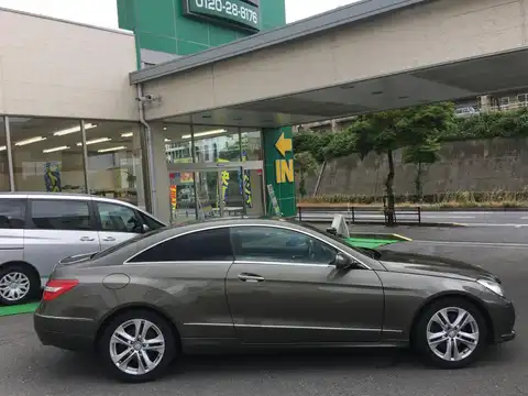 カタログ画像：Ｅクラス （E-CLASS） Ｅ３５０ クーペ 2009年7月 DBA-207356 3500cc スタンナイトグレー（Ｍ）orテノライトグレー（Ｍ） 燃費9.1km / l 外装