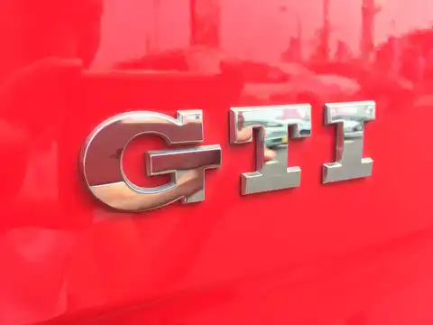 カタログ画像：ゴルフＧＴＩ （GOLF GTI） ベースグレード 2013年9月 ABA-AUCHH 2000cc トルネードレッド 燃費15.9km / l 外装