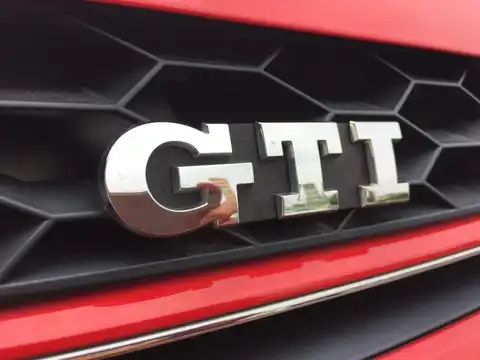 カタログ画像：ゴルフＧＴＩ （GOLF GTI） ベースグレード 2015年7月 ABA-AUCHH 2000cc トルネードレッド 燃費15.9km / l 外装