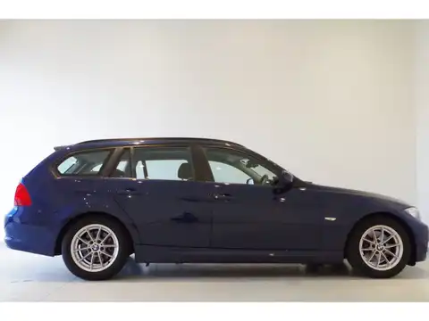 カタログ画像：３シリーズ （3 SERIES） ３２０ｉツーリング 2010年5月 LBA-US20 2000cc モナコ・ブルー（メタリックカラー）orモンテゴ・ブルー（メタリック・カラー） 燃費13.0km / l 外装