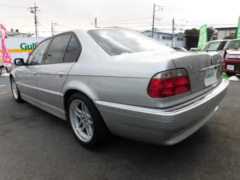 カタログ画像：７シリーズ （7 SERIES） ７３５ｉ Ｍスポーツ 1999年11月 GF-GG35 3500cc チタン・シルバー・メタリック 燃費7.3km / l バック