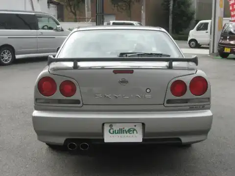 カタログ画像：スカイライン （SKYLINE） ２５ＧＴ 1998年5月 GF-ER34 2500cc ソニックシルバー（Ｍ） 燃費10.6km / l バック