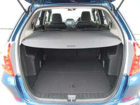 カタログ画像：フィットシャトル （FIT SHUTTLE） １５Ｘ 2011年8月 DBA-GG8 1500cc ホライゾンターコイズ・パール 燃費14.6km / l 内装