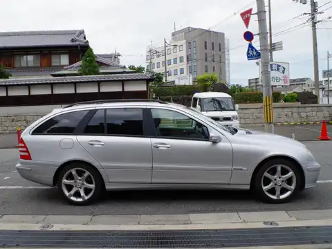 カタログ画像：Ｃクラスステーションワゴン （C-CLASS STATIONWAGON） Ｃ１８０コンプレッサー ステーションワゴン スポーツエディション 2005年9月 DBA-203246 1800cc イリジウムシルバー 燃費11.4km / l 外装