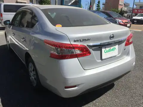 カタログ画像：シルフィ （SYLPHY） Ｓ 2019年10月 DBA-TB17 1800cc ブリリアントシルバー 燃費15.6km / l バック