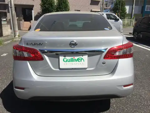 カタログ画像：シルフィ （SYLPHY） Ｓ 2019年10月 DBA-TB17 1800cc ブリリアントシルバー 燃費15.6km / l バック