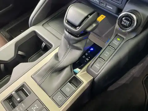 カタログ画像：ランドクルーザー２５０ （LAND CRUISER 250） ＺＸ 2024年4月 3DA-GDJ250W 2800cc アバンギャルドブロンズメタリック 燃費11.0km / l 内装