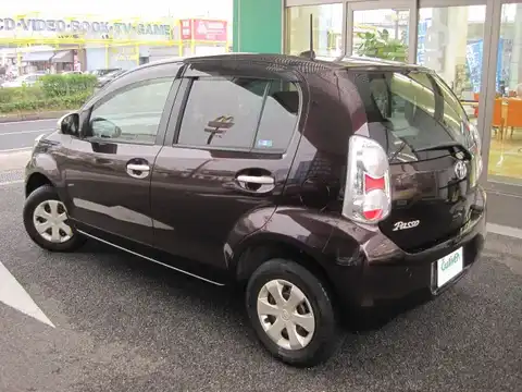 カタログ画像：パッソ （PASSO） プラスハナ Ｃパッケージ 2010年9月 DBA-KGC30 1000cc スミレメタリックオパールorアズキマイカ 燃費20.8km / l バック