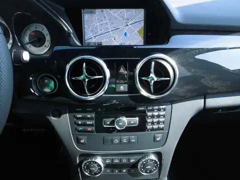 カタログ画像：ＧＬＫクラス （GLK-CLASS） ＧＬＫ３５０ ４マチック エディションシュヴァルツ 2013年7月 RBA-204988 3500cc オプシディアンブラック 燃費11.7km / l 内装