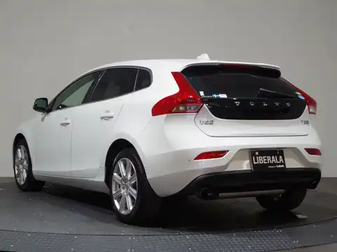 カタログ画像：Ｖ４０ （V40） Ｔ３ クラシックエディション 2019年10月 DBA-MB4154T 1500cc クリスタルホワイトパール 燃費16.5km / l バック