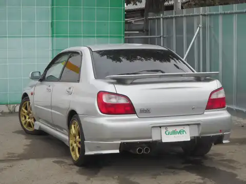 カタログ画像：インプレッサＷＲＸ （IMPREZA WRX） ＮＢ 2000年8月 TA-GDA 2000cc プレミアムシルバーメタリック 燃費11.4km / l バック