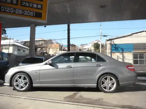 カタログ画像：Ｅクラス （E-CLASS） Ｅ２５０ ＣＧＩブルーエフィシェンシー アバンギャルド 2009年10月 DBA-212047C 1800cc パラジウムシルバー（Ｍ）orイリジウムシルバー（Ｍ） 燃費10.8km / l 外装