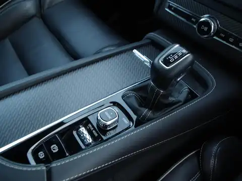 カタログ画像：ＸＣ９０ （XC90） Ｔ８ ツインエンジン ＡＷＤ エクセレンス 2018年8月 DLA-LB420XCPA 2000cc アイスホワイト 燃費13.7km / l 内装