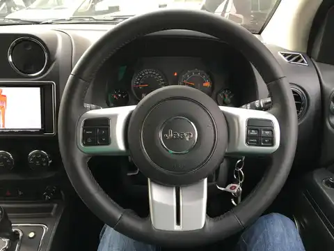 カタログ画像：ジープ・コンパス （JEEP COMPASS） ブラックエディション 2016年6月 ABA-MK49 2000cc ブライトホワイトクリアコート 燃費10.5km / l 内装