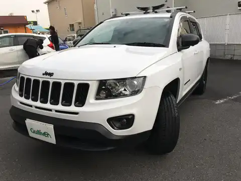 カタログ画像：ジープ・コンパス （JEEP COMPASS） ブラックエディション 2016年6月 ABA-MK49 2000cc ブライトホワイトクリアコート 燃費10.5km / l 外装