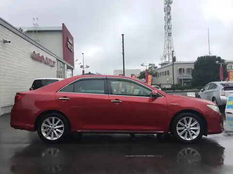 カタログ画像：カムリ （CAMRY） ハイブリッド レザーパッケージ 2013年9月 DAA-AVV50 2500cc レッドマイカメタリック 燃費23.4km / l 外装