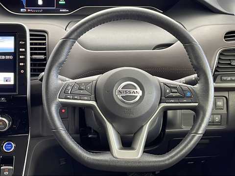 カタログ画像：セレナ （SERENA） オーテック スポーツスペック 2020年8月 5AA-GC27 2000cc ブリリアントホワイトパール（３Ｐ）orブリリアントホワイトパール（３Ｐ）／ダイヤモンドブラック（Ｐ）２トーン 燃費13.2km / l 内装