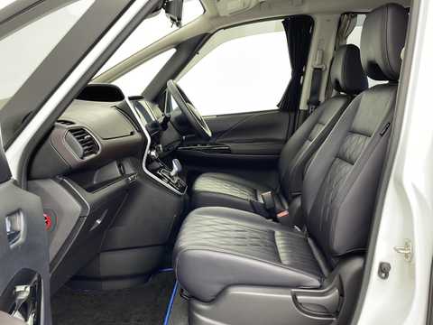 カタログ画像：セレナ （SERENA） オーテック スポーツスペック 2020年8月 5AA-GC27 2000cc ブリリアントホワイトパール（３Ｐ）orブリリアントホワイトパール（３Ｐ）／ダイヤモンドブラック（Ｐ）２トーン 燃費13.2km / l 内装