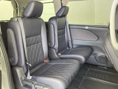 カタログ画像：セレナ （SERENA） オーテック スポーツスペック 2020年8月 5AA-GC27 2000cc ブリリアントホワイトパール（３Ｐ）orブリリアントホワイトパール（３Ｐ）／ダイヤモンドブラック（Ｐ）２トーン 燃費13.2km / l 内装