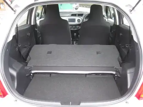 カタログ画像：ヴィッツ （VITZ） Ｆ Ｍパッケージ 2010年12月 DBA-KSP130 1000cc ローズメタリックオパール 燃費20.8km / l 内装