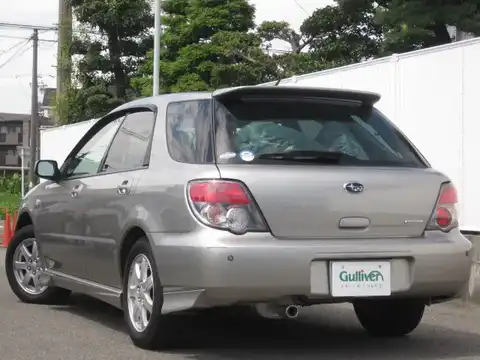 カタログ画像：インプレッサスポーツワゴン （IMPREZA SPORTS WAGON） １．５ｉ－Ｓ 2005年6月 LA-GG2 1500cc プレミアムシルバー・メタリック 燃費15.0km / l バック