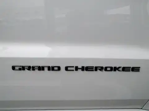 カタログ画像：ジープ・グランドチェロキー （JEEP GRAND CHEROKEE） アルティテュード 2014年7月 ABA-WK36TA 3600cc ブライトホワイトクリアコート 燃費8.6km / l 外装