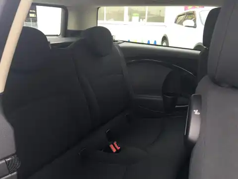 カタログ画像：ＭＩＮＩ （MINI） クーパーＳ クラブマン 2011年4月 DBA-ZG16 1600cc ペッパー・ホワイト（ソリッド） 燃費17.8km / l 内装