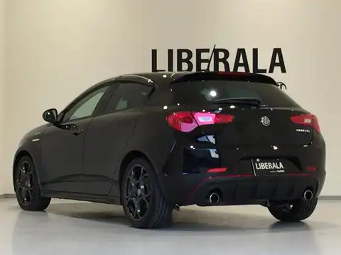 カタログ画像：ジュリエッタ （GIULIETTA） ヴェローチェ 2017年2月 ABA-940181 1800cc ブラック 燃費10.8km / l バック