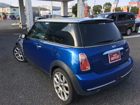 カタログ画像：ＭＩＮＩ （MINI） クーパー チェックメイト 2006年2月 GH-RA16 1600cc ハイパー・ブルー（メタリック） 燃費11.6km / l バック
