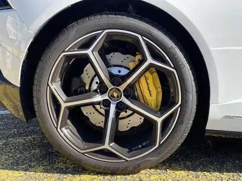 カタログ画像：ウラカン （HURACAN） ＥＶＯスパイダー 2021年2月 ABA-ZFDGF 5200cc タイヤ