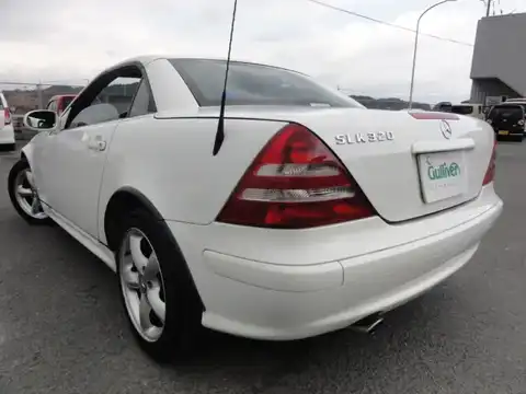 カタログ画像：ＳＬＫ （SLK） ＳＬＫ３２０ 2003年8月 GH-170465 3200cc アラバスターホワイト（S) 燃費9.3km / l バック