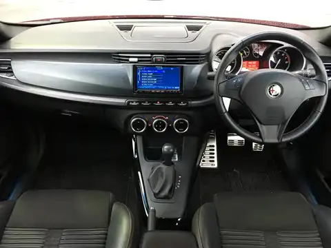 カタログ画像：ジュリエッタ （GIULIETTA） スポルティーバ 2014年4月 ABA-940141 1400cc アルファレッド 燃費15.6km / l 内装