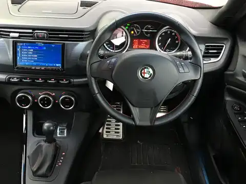 カタログ画像：ジュリエッタ （GIULIETTA） スポルティーバ 2014年4月 ABA-940141 1400cc アルファレッド 燃費15.6km / l 内装