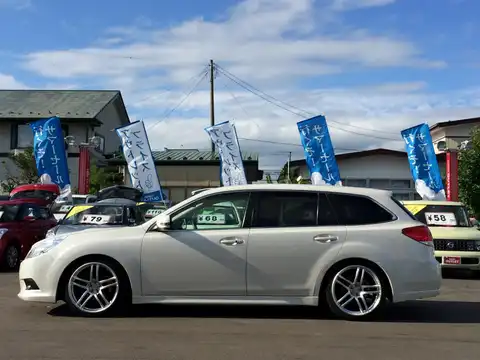 カタログ画像：レガシィツーリングワゴン （LEGACY TOURING WAGON） ２．５ＧＴ 2010年5月 DBA-BR9 2500cc サテンホワイト・パール 燃費12.0km / l 外装