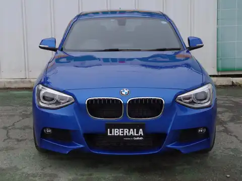 カタログ画像：１シリーズ （1 SERIES） １１６ｉ Ｍスポーツ 2014年4月 DBA-1A16 1600cc ミッドナイト・ブルー（メタリック・カラー）orエストリル・ブルー（メタリック・カラー） 燃費16.6km / l フロント