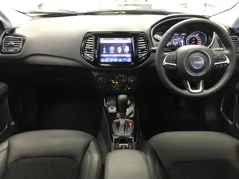 カタログ画像：ジープ・コンパス （JEEP COMPASS） リミテッド ブラックルーフエディション 2018年10月 ABA-M624 2400cc グレーマグネシオメタリックパールコート 燃費9.6km / l 内装