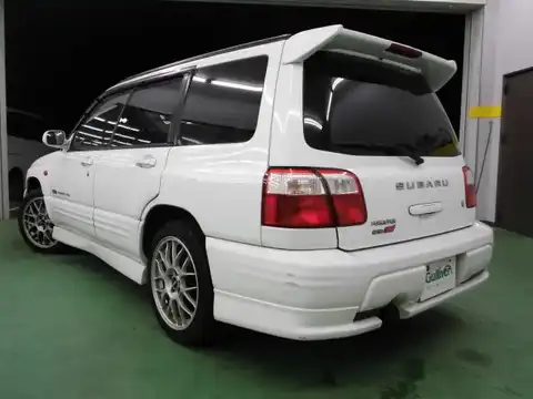 カタログ画像：フォレスター （FORESTER） Ｓ／ｔｂ－ＳＴｉⅡ リミテッド 2001年10月 GF-SF5 2000cc ピュアホワイト 燃費10.2km / l バック