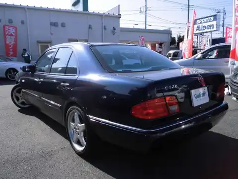 カタログ画像：Ｅクラス （E-CLASS） Ｅ４３０ アバンギャルド 1998年8月 GF-210070 4300cc アズライトブルー 燃費7.8km / l バック