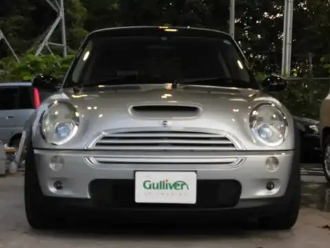 カタログ画像：ＭＩＮＩ （MINI） クーパーＳ 2002年3月 GH-RE16 1600cc ピュア・シルバーｏｒダーク・シルバー 燃費11.6km / l フロント