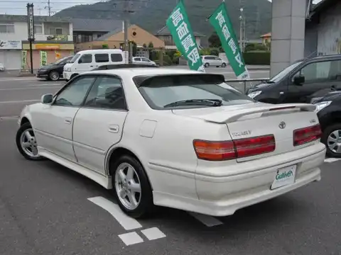 カタログ画像：マークII （MARK II） ツアラーＶ 1996年9月 E-JZX100 2500cc ホワイトパールマイカ 燃費10.2km / l バック