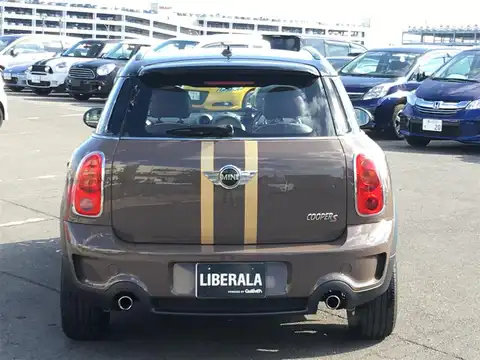 カタログ画像：ＭＩＮＩ （MINI） クーパーＳ クロスオーバー 2011年1月 DBA-ZC16 1600cc ライト・コーヒー（ソリッド） 燃費16.2km / l バック