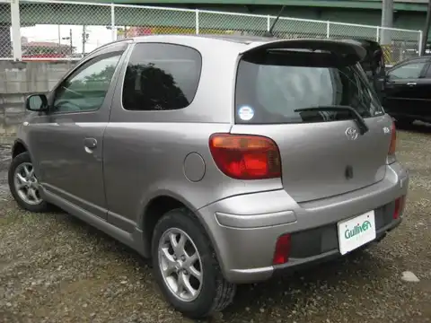 カタログ画像：ヴィッツ （VITZ） ＲＳ Ｖパッケージ 2004年4月 CBA-NCP13 1500cc グレーメタリック 燃費17.0km / l バック