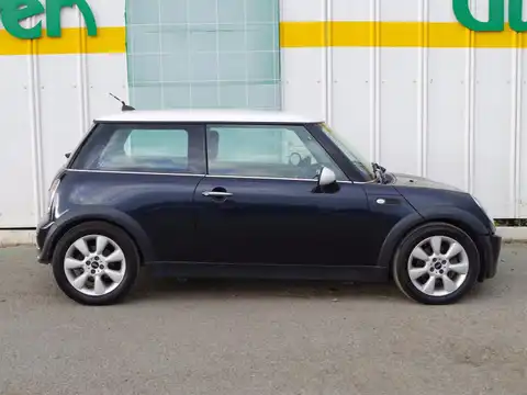 カタログ画像：ＭＩＮＩ （MINI） クーパー 2005年9月 GH-RA16 1600cc アストロ・ブラック（メタリック） 燃費13.4km / l 外装